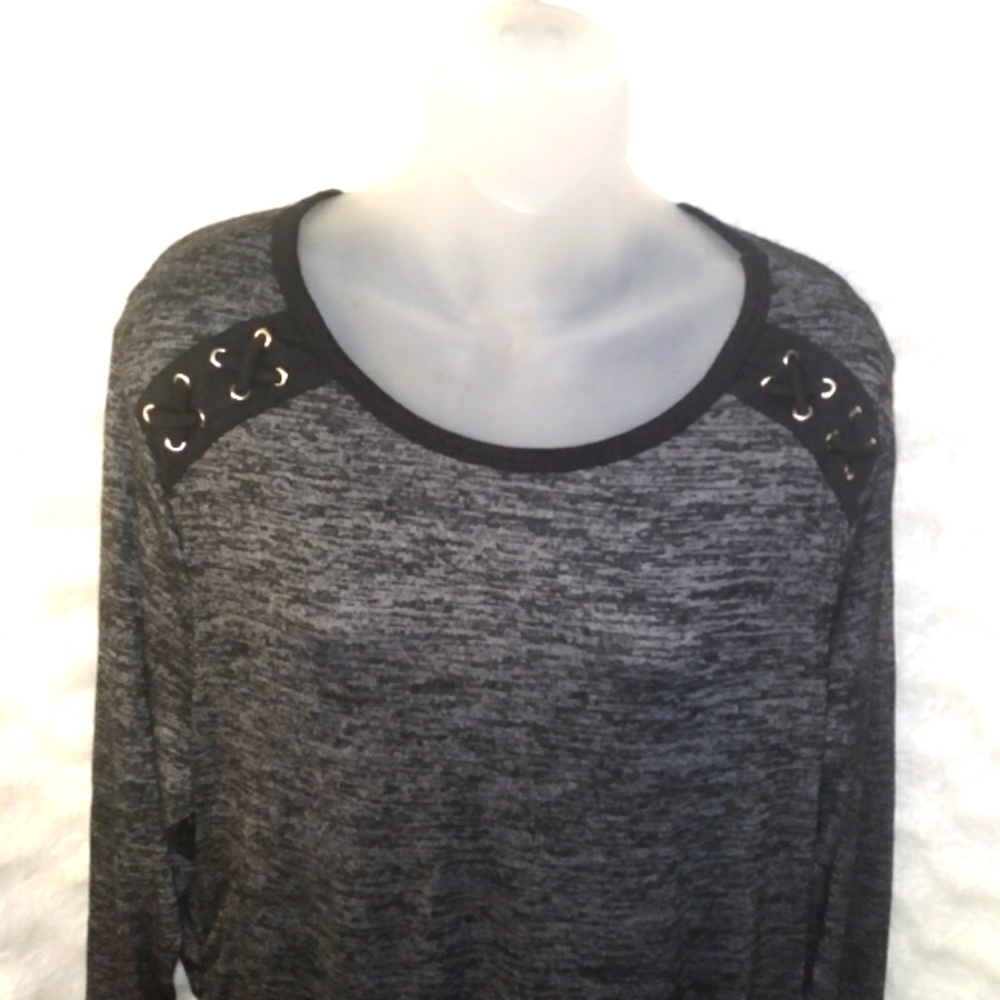 🆕 OLIVIA BLU Black Gray Pullover Top Sz 1X Criss-cross Shoulder Cinch waist